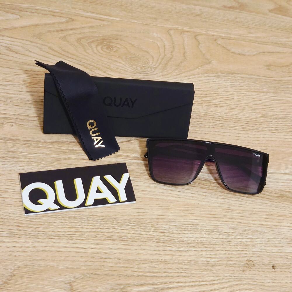 QUAY Unisex Nightfall Sunglasses Flat Top 1212 Polarized Smoke Lens & Case